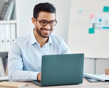 Man looking at a computer screen. 